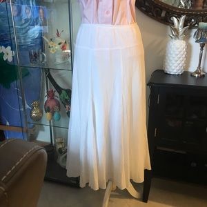 Ruby Rd. White maxi skirt 🥰🥰
